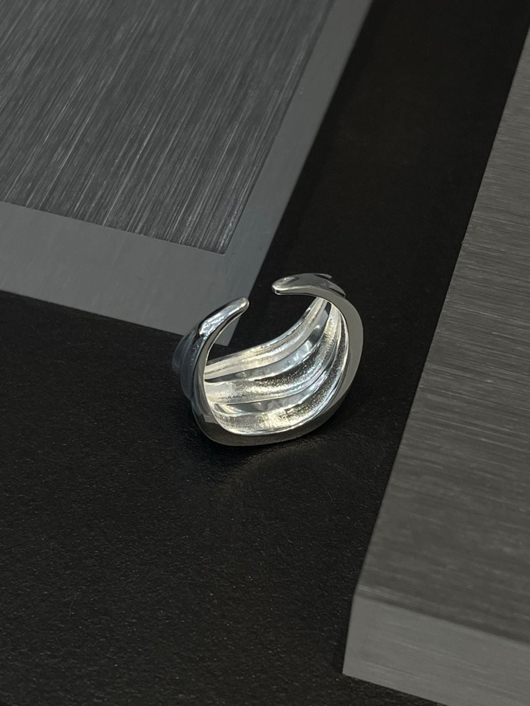 Pinky Bold Wave Line Silver Ring