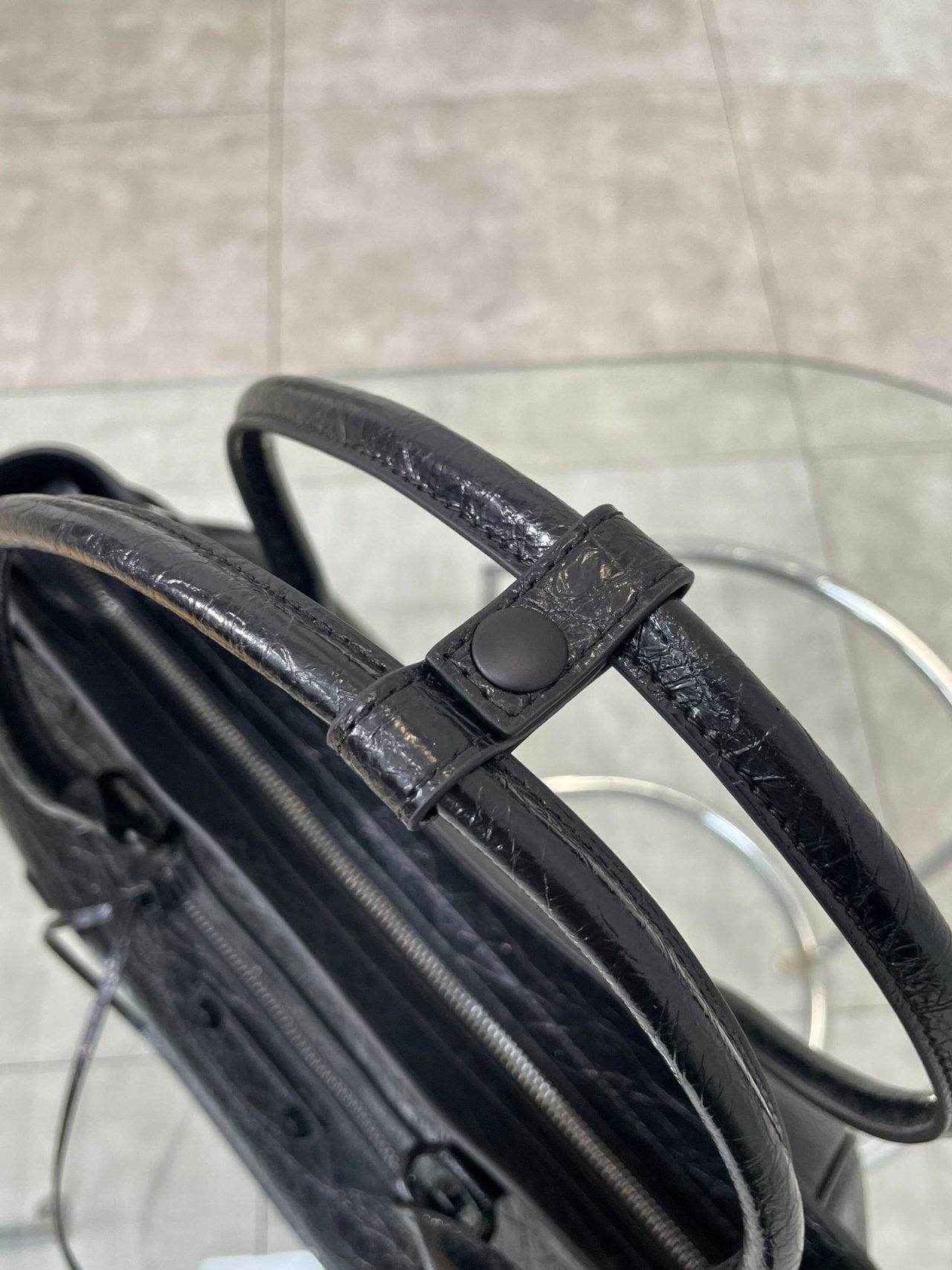 Atelier Noir - Crinkled Cowhide Leather Shoulder Bag