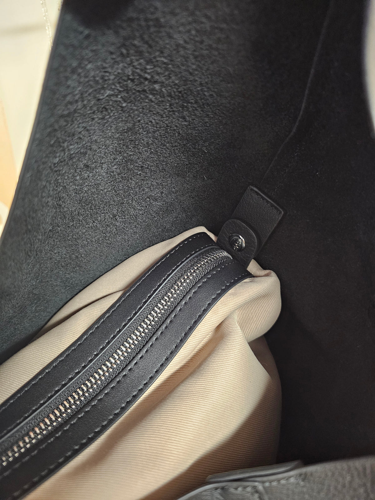 VERA LEATHER HOBO BAG