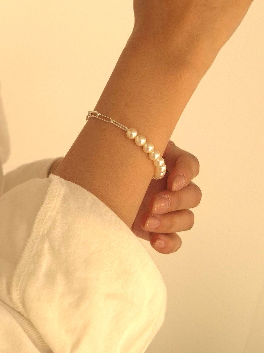 Luna Pearl Bracelet