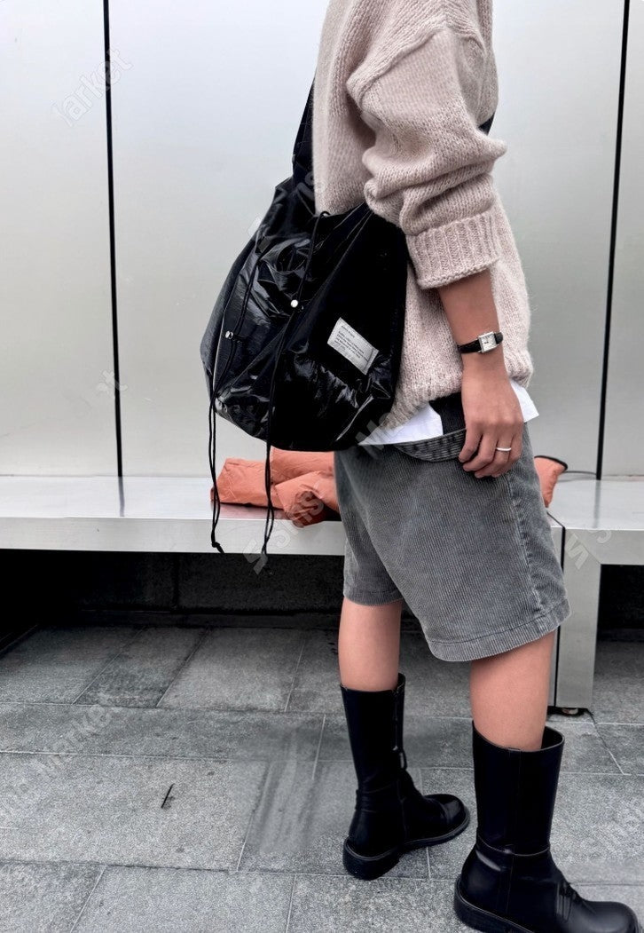 URBAN GLOSSY CROSSBODY BAG - Black, Olive