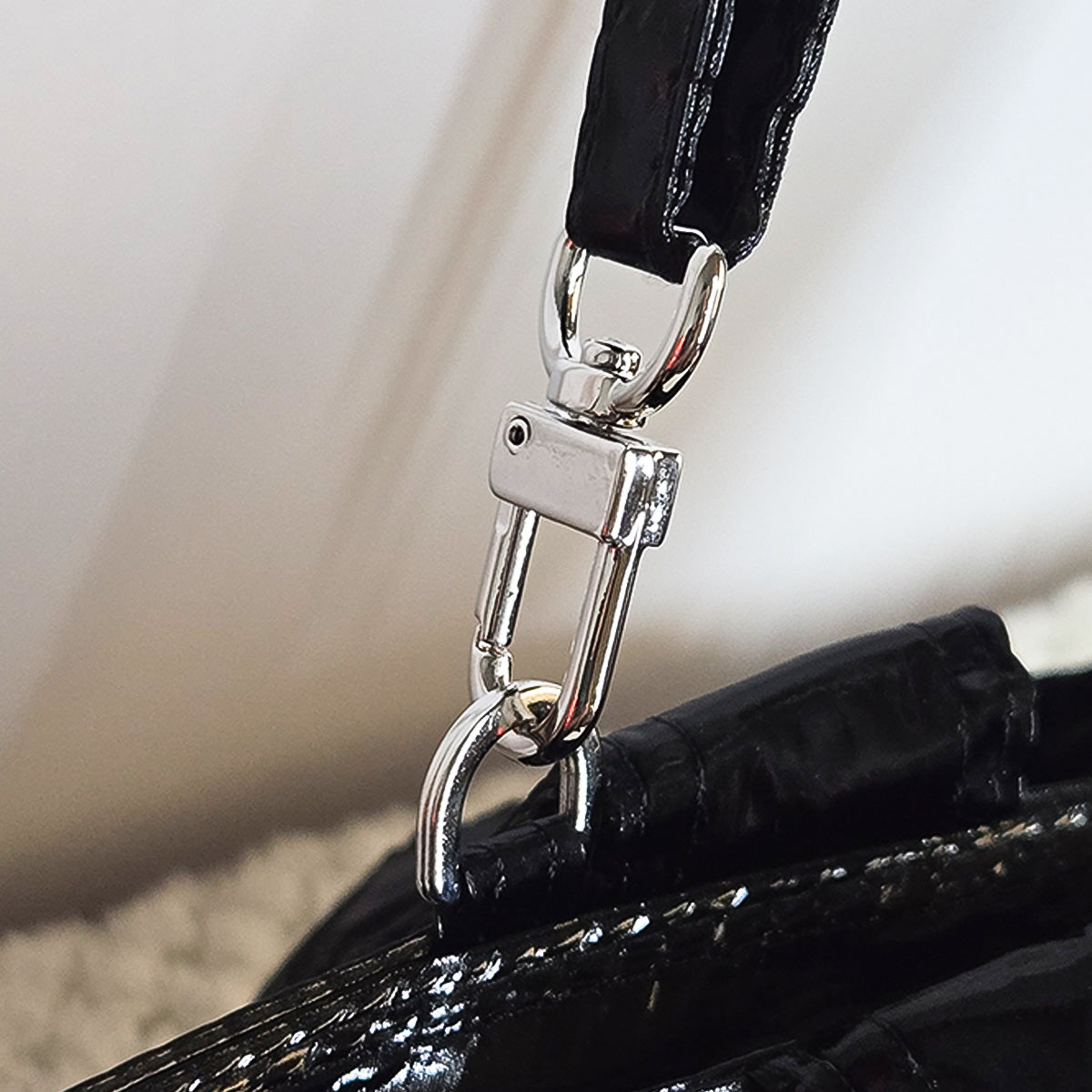 CRINKLE GLOSS 2-WAY TOTE BAG