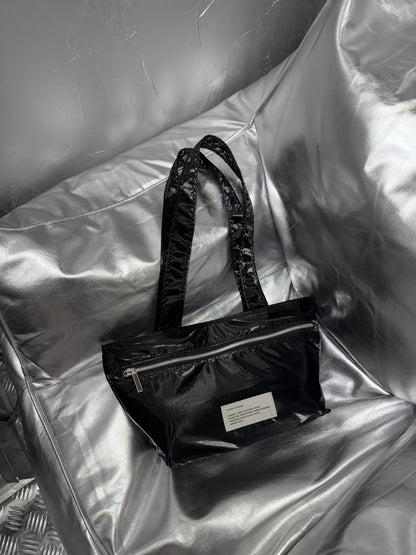 CRINKLE GLOSS 2-WAY TOTE BAG