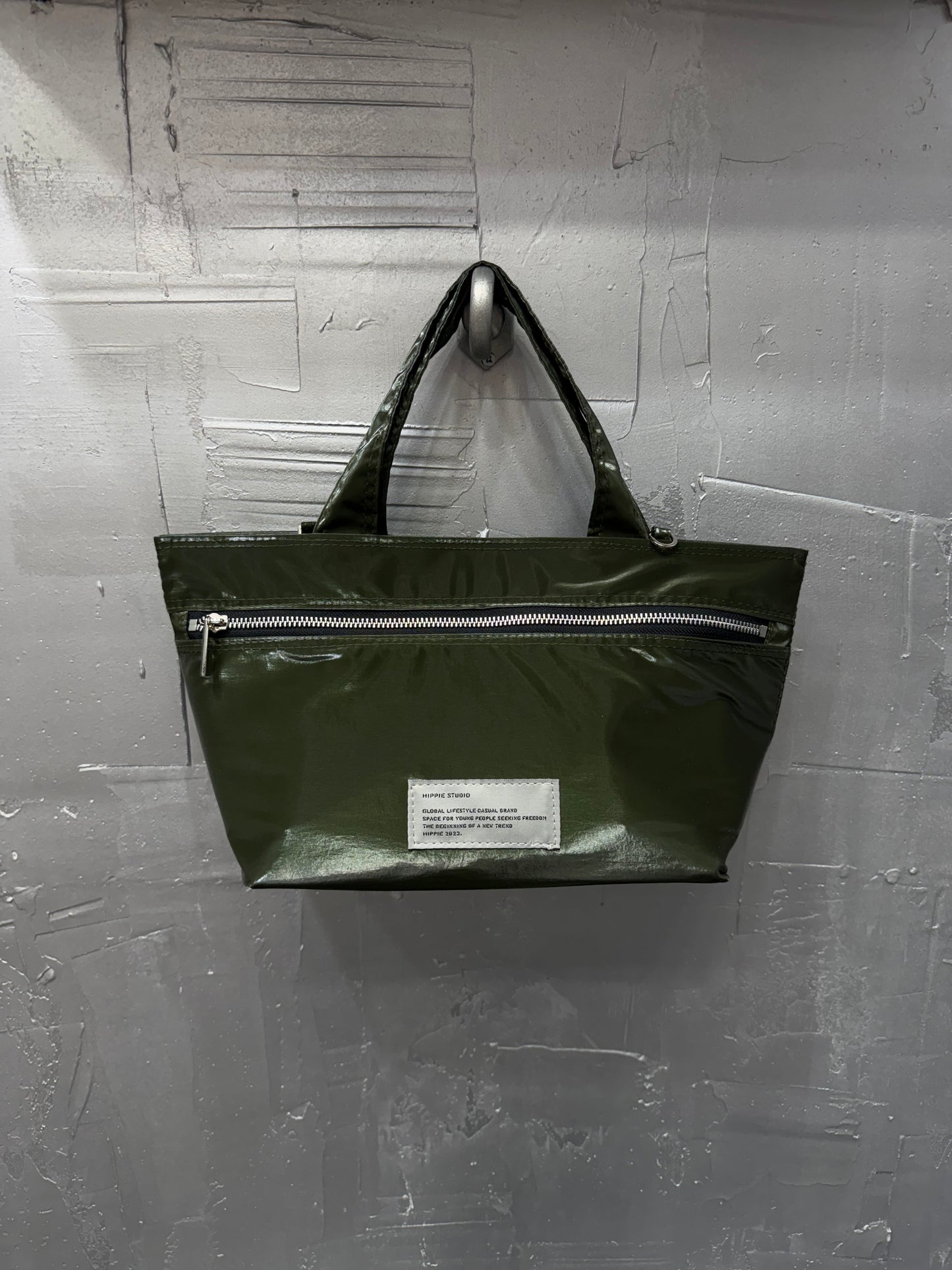 CRINKLE GLOSS 2-WAY TOTE BAG