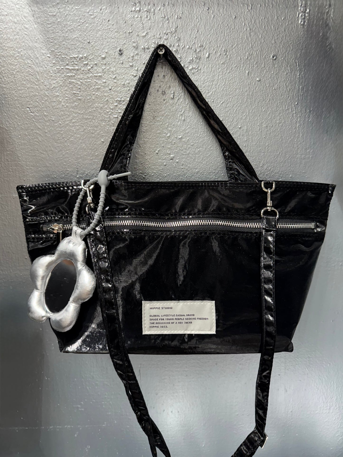 CRINKLE GLOSS 2-WAY TOTE BAG