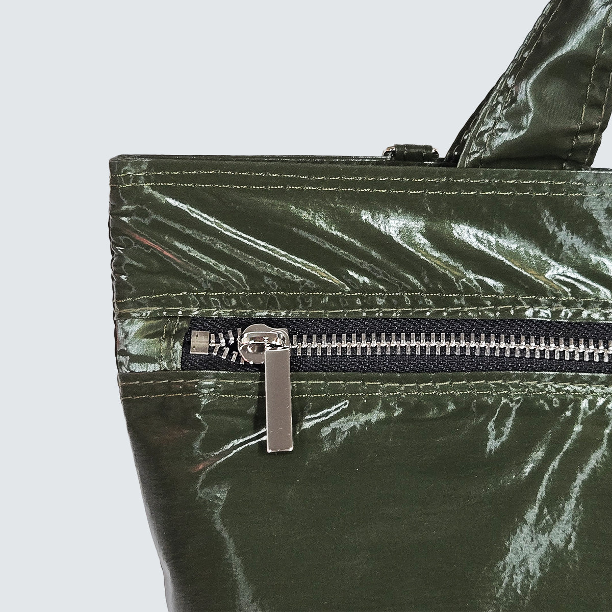 CRINKLE GLOSS 2-WAY TOTE BAG