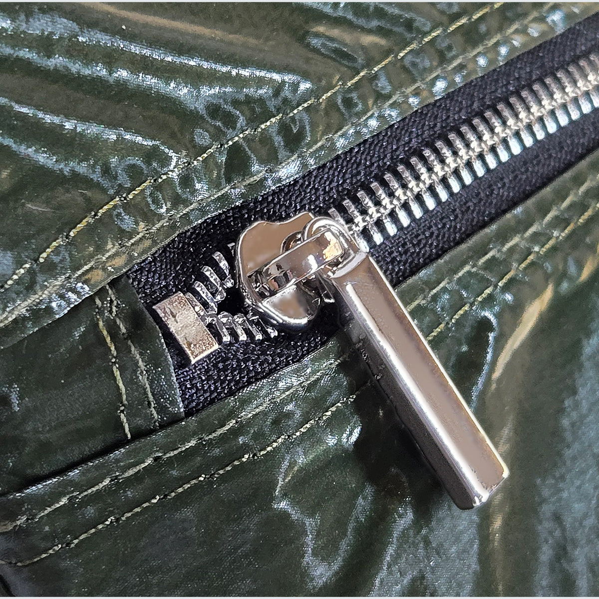 CRINKLE GLOSS 2-WAY TOTE BAG