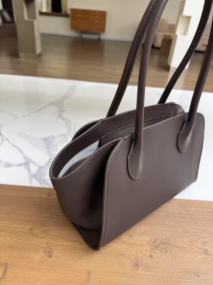 Elava Curve Leather Tote Bag
