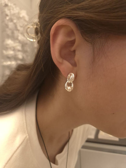 Adele Sculpted Swarovski Pearl Link Earrings – High-Polish Sterling Silver