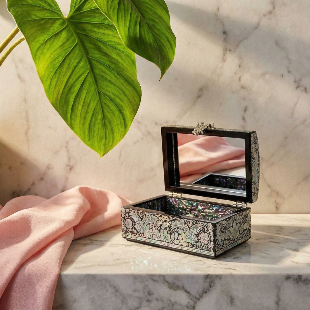 Jagae Mother-of-Pearl Premium Treasure Box – Black