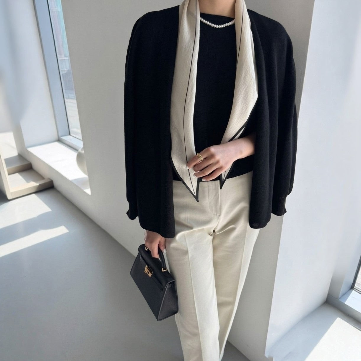 Minimal Line Wool Silk Diamond Scarf