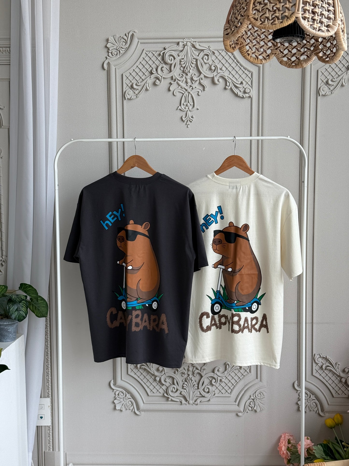 [HEY CAPYBARA] Graphic T-Shirt (UNISEX / WOMEN – OVERFIT)