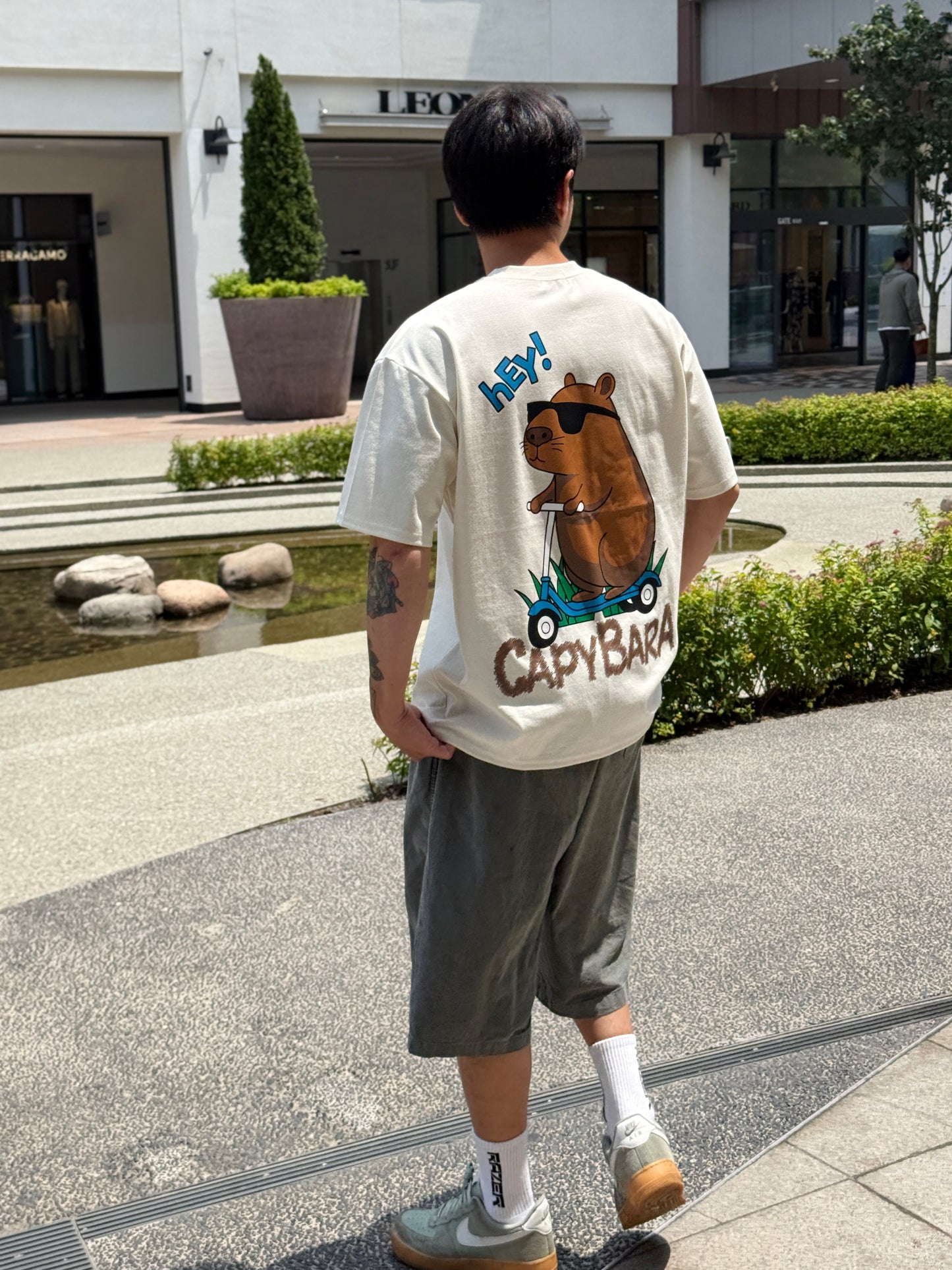 [HEY CAPYBARA] Graphic T-Shirt (UNISEX / WOMEN – OVERFIT)