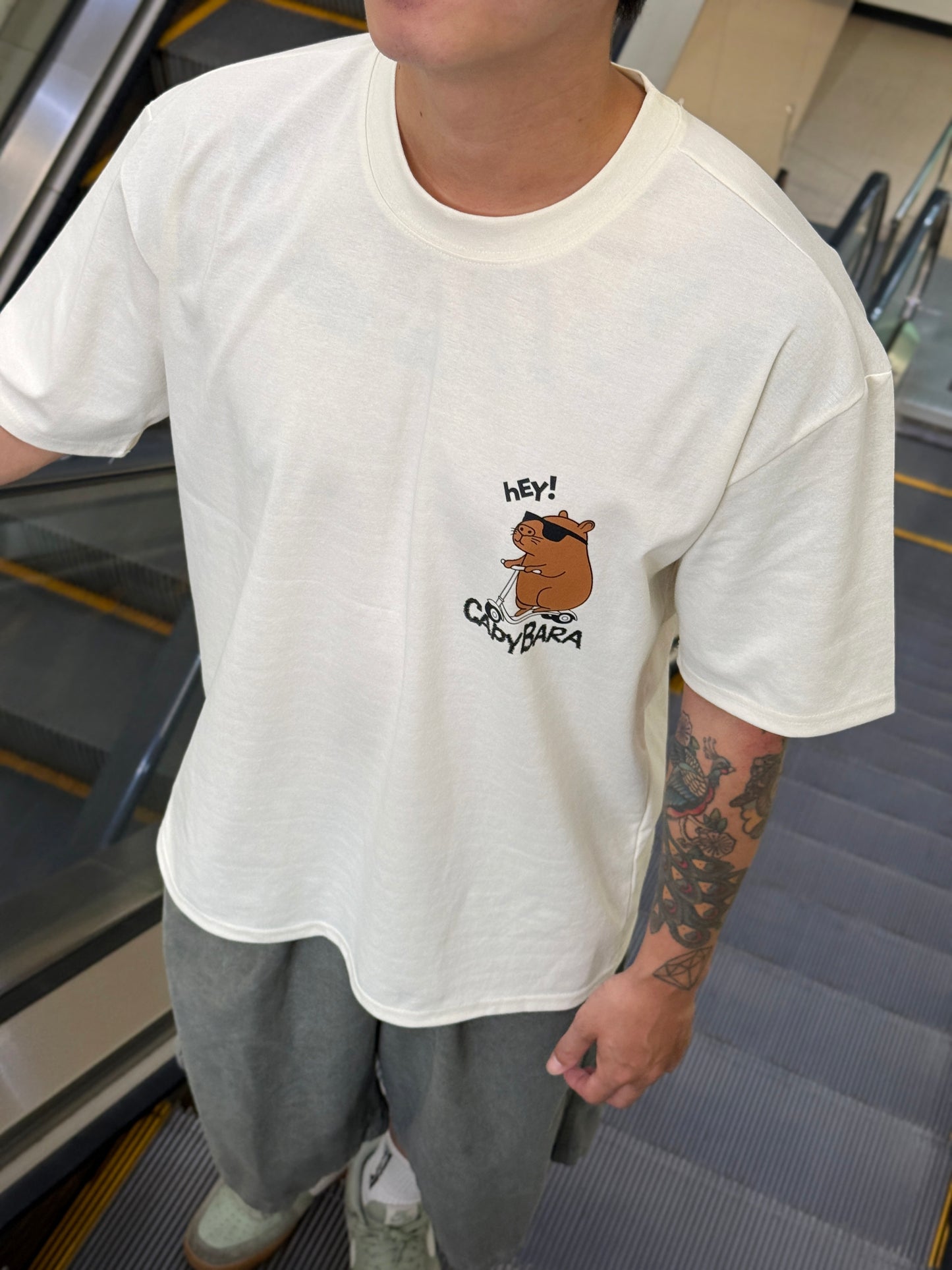 [HEY CAPYBARA] Graphic T-Shirt (UNISEX / WOMEN – OVERFIT)