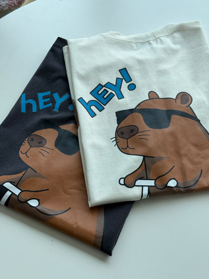 [HEY CAPYBARA] Graphic T-Shirt (UNISEX / WOMEN – OVERFIT)