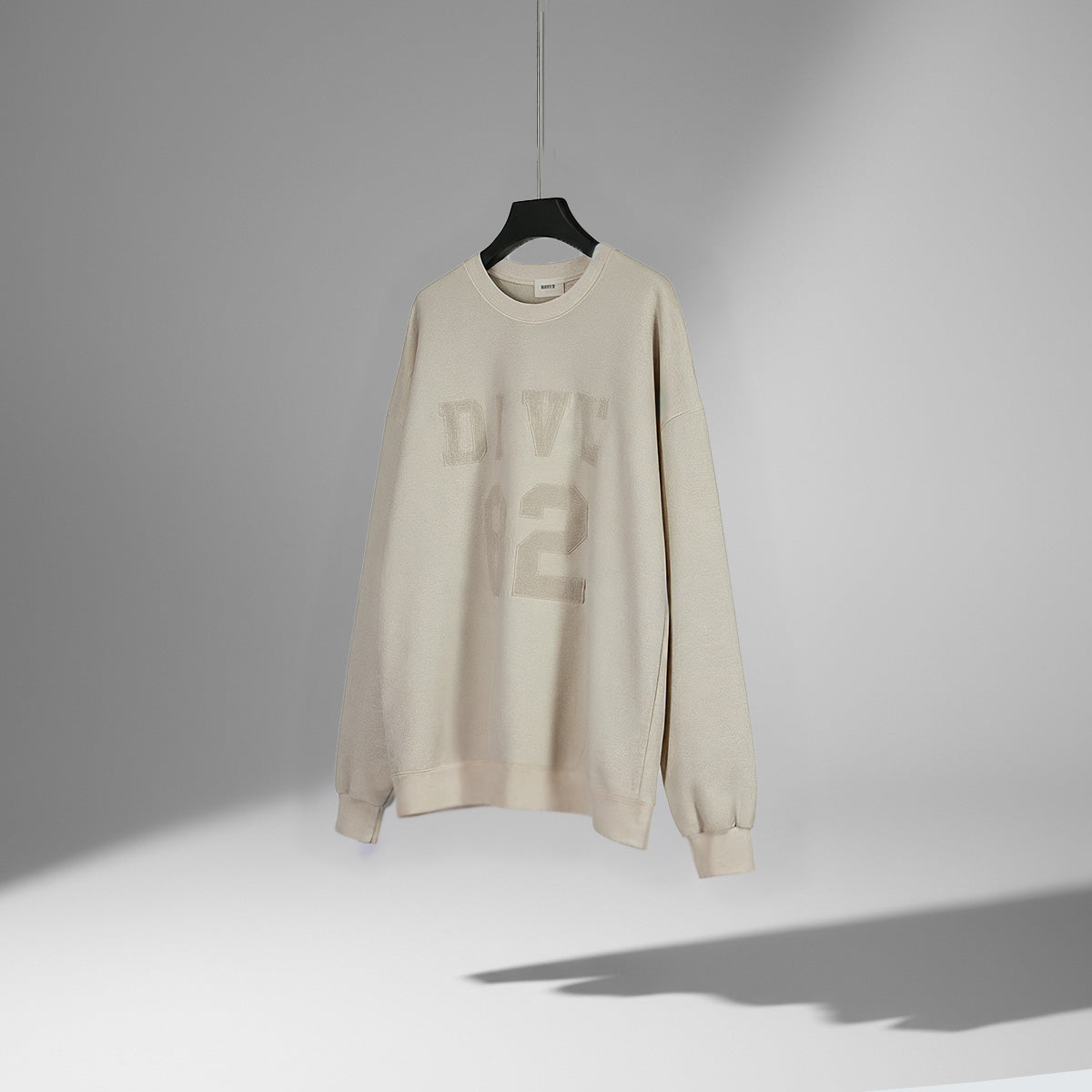 DIVE 82 Pigment Embroidered Sweatshirt (UNISEX / WOMEN – OVERFIT)