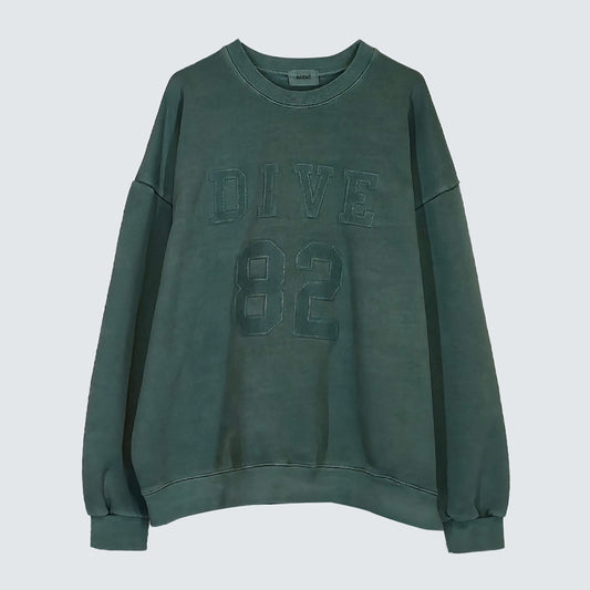DIVE 82 Pigment Embroidered Sweatshirt (UNISEX / WOMEN – OVERFIT)