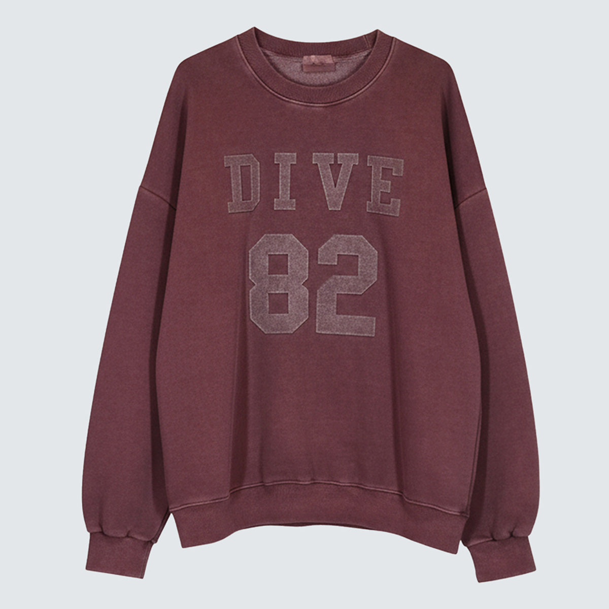 DIVE 82 Pigment Embroidered Sweatshirt (UNISEX / WOMEN – OVERFIT)