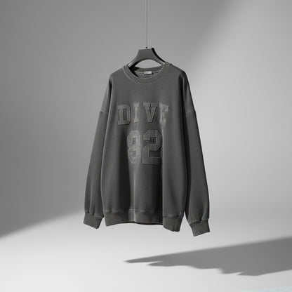 DIVE 82 Pigment Embroidered Sweatshirt (UNISEX / WOMEN – OVERFIT)