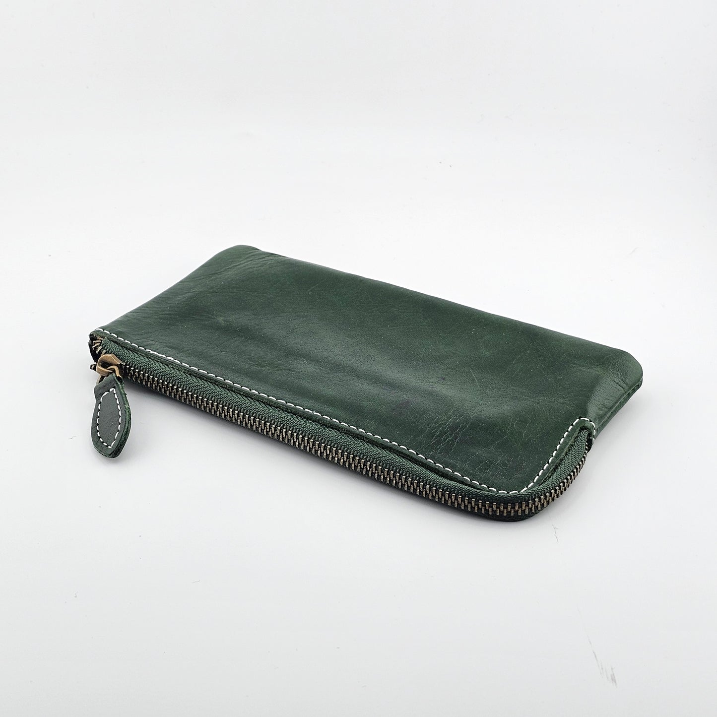 Slim Cowhide Long Wallet – Compact Design