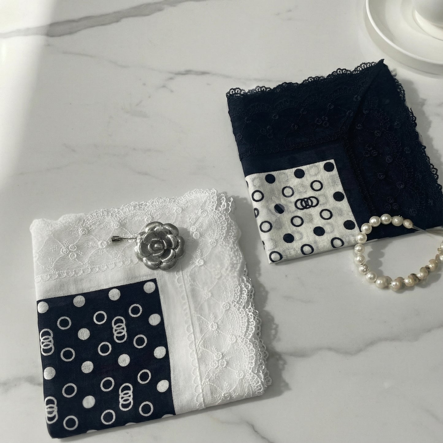 Dot Print Etiquette Handkerchief Apron  -   Black  ,  White