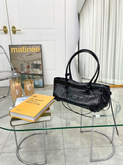 Atelier Noir -  Crinkled Cowhide Leather Shoulder Bag