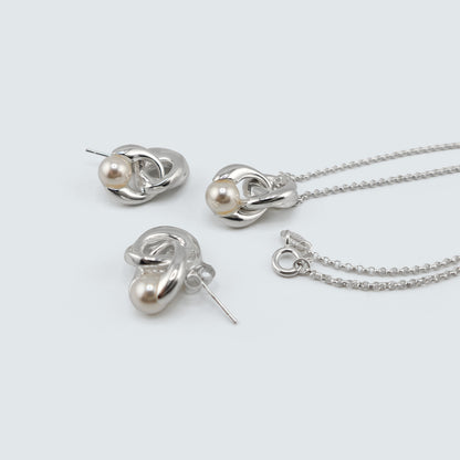 Adele Sculpted Swarovski Pearl Link Earrings – High-Polish Sterling Silver