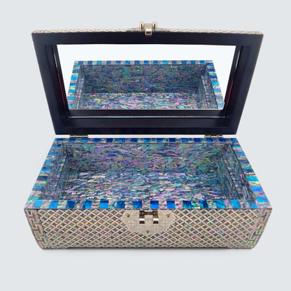 Jagae Mother-of-Pearl Heirloom Jewelry Chest – Chilbo Lattice